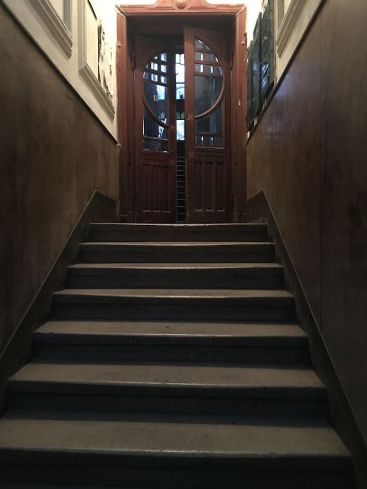 V&O Whitechocolateapt 800 M To Opera 리비프 외부 사진